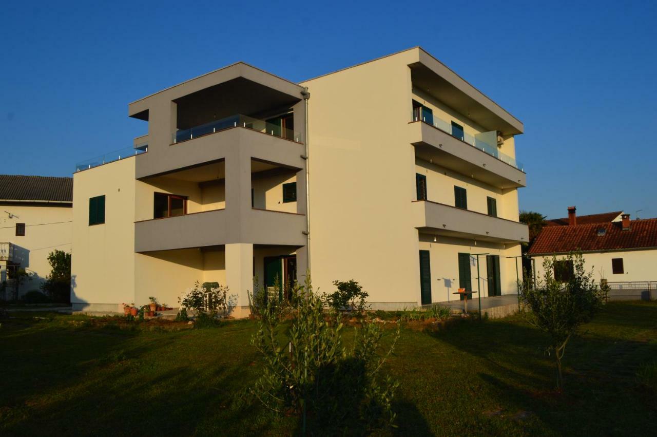 Apartmani Mila Sukošan Екстериор снимка