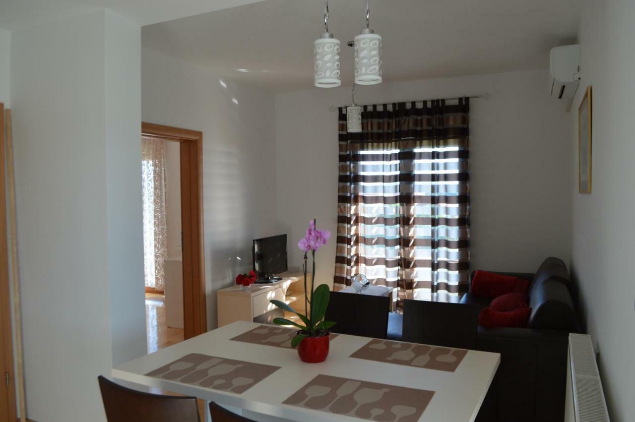 Apartmani Mila Sukošan Екстериор снимка